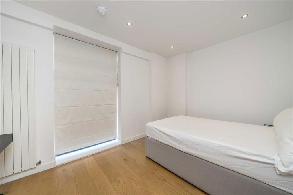 Apartment in London - More