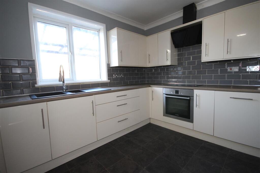 House in Wakefield, West Yorkshire - View 4