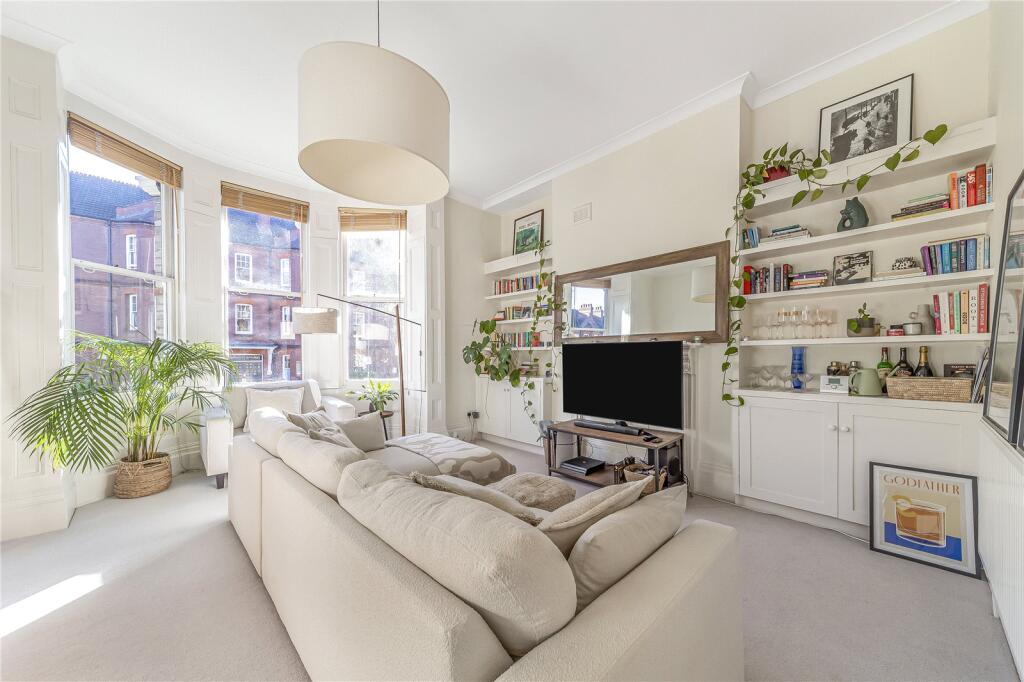 Main image of property: St James`s Terrace, London, SW12