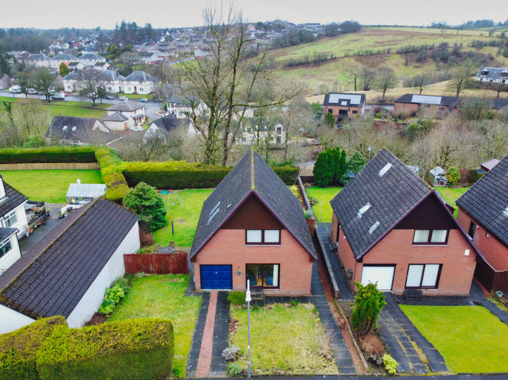 3-bed detached on Burnbank Place, Stewarton, KA3, £220,000