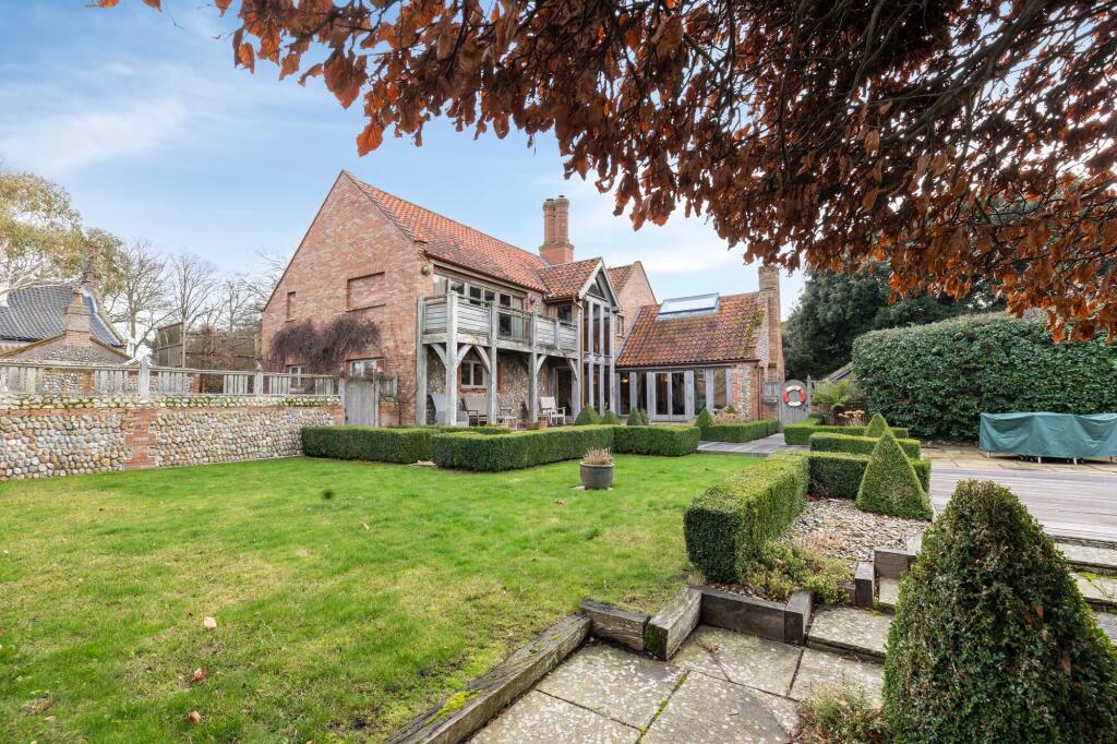 An Exceptional Coastal Residence in Cley photo 4