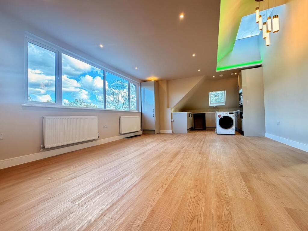 Apartment in Southall - View 5