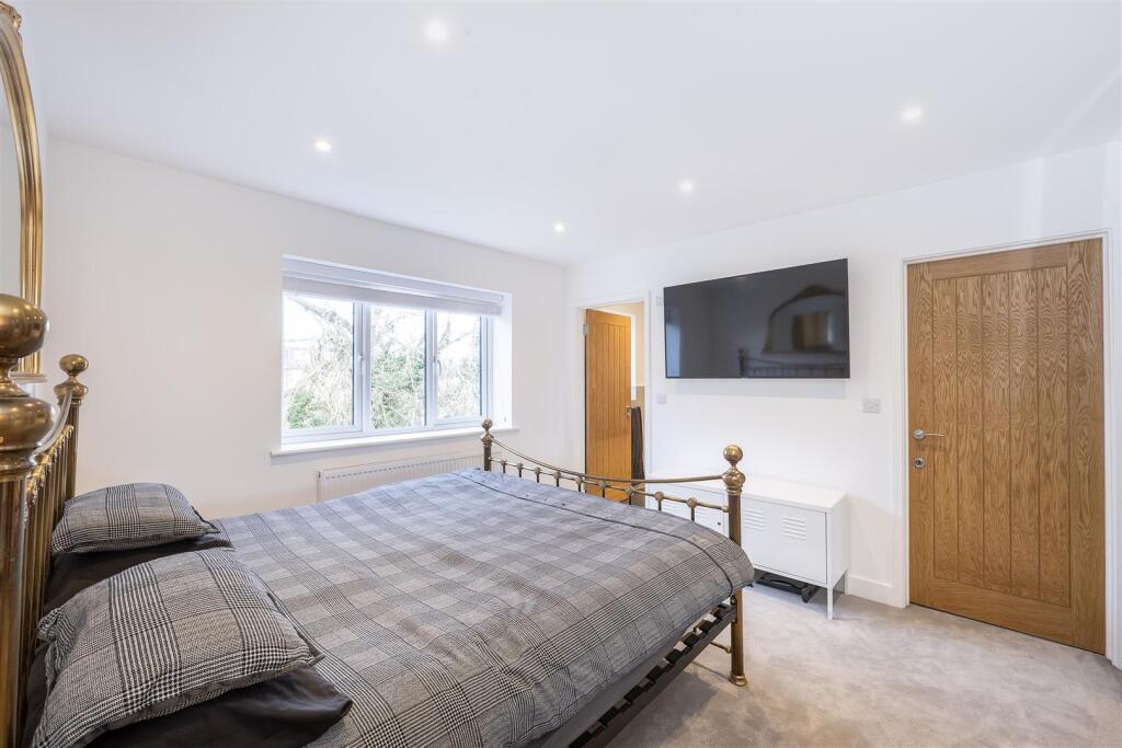 House in Harpenden, Roundwood - More