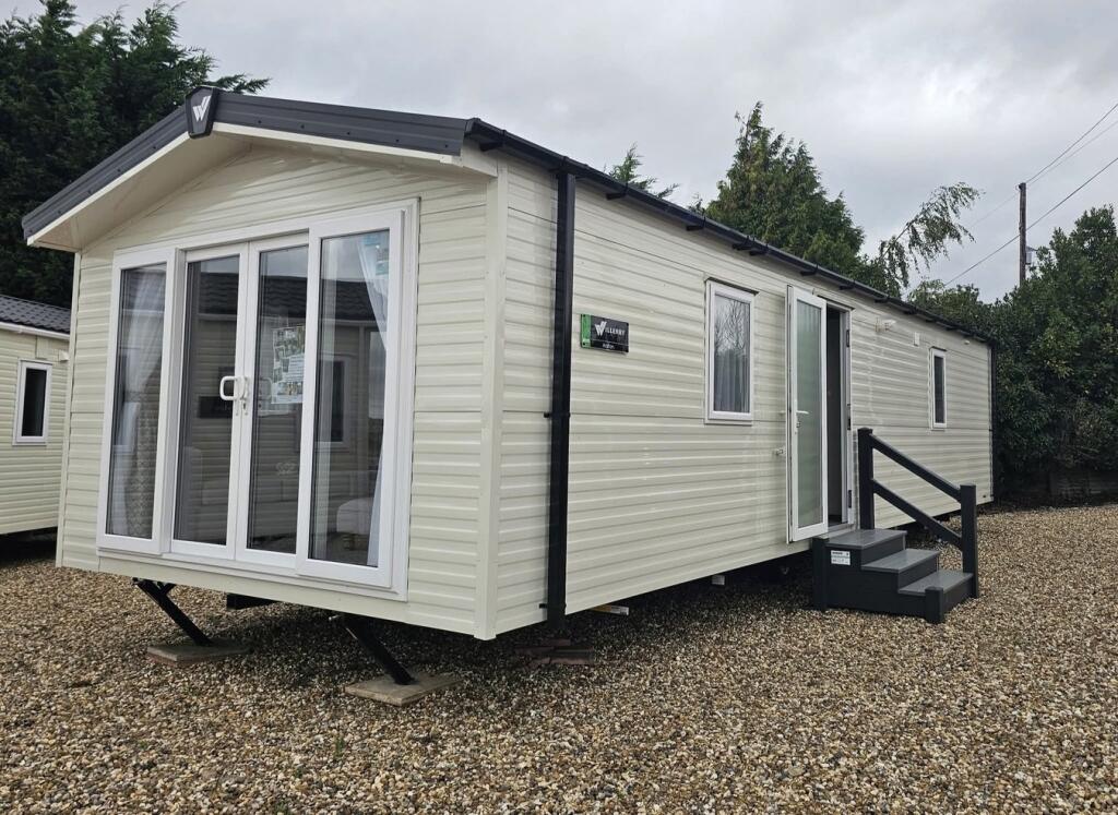 2-bed caravan on Flag Hill, Great Bentley, Colchester, CO7, £42,995