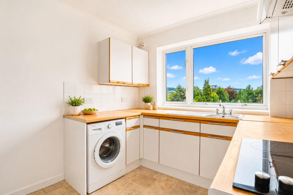 Apartment in Gloucester - View 5