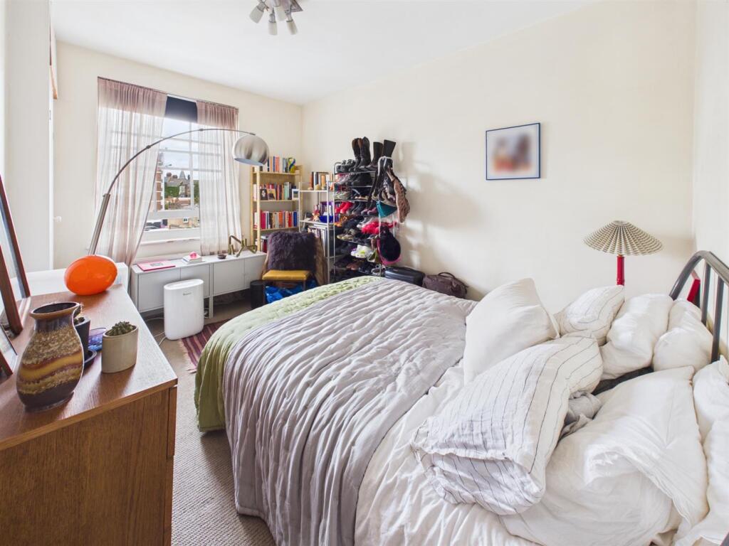 Apartment in London - View 5