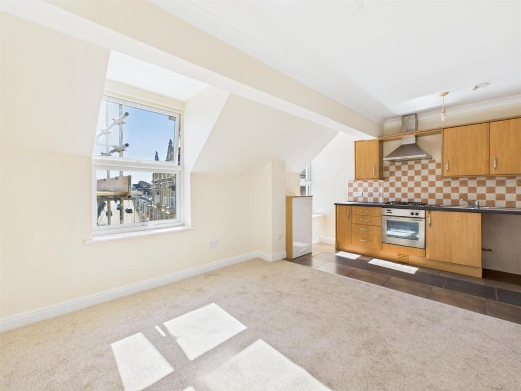 Apartment in Lancaster - View 2