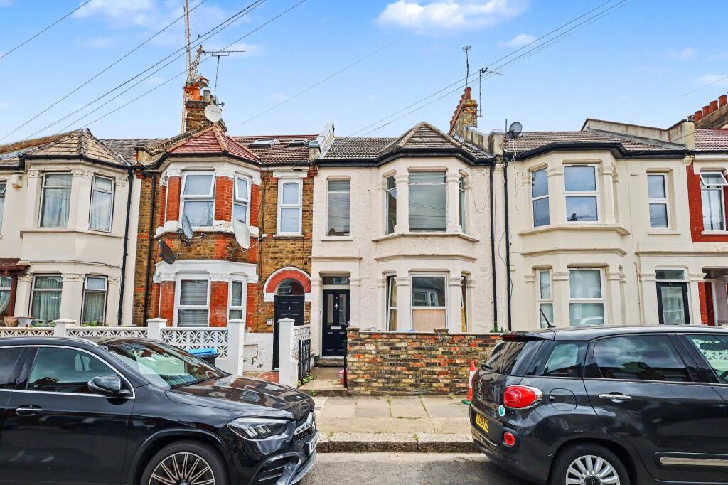 Main image of property: 8b Beaconsfield Road, Willesden, London NW10 2JG