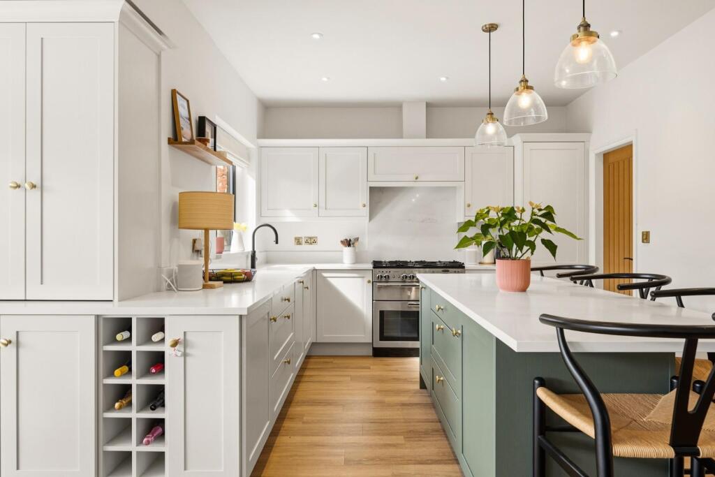 House in Manchester, Parrs Wood, Wythenshawe - More