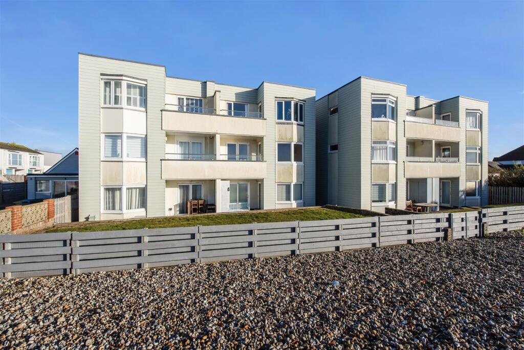 Seafields, Bracklesham Bay, Chichester photo 2