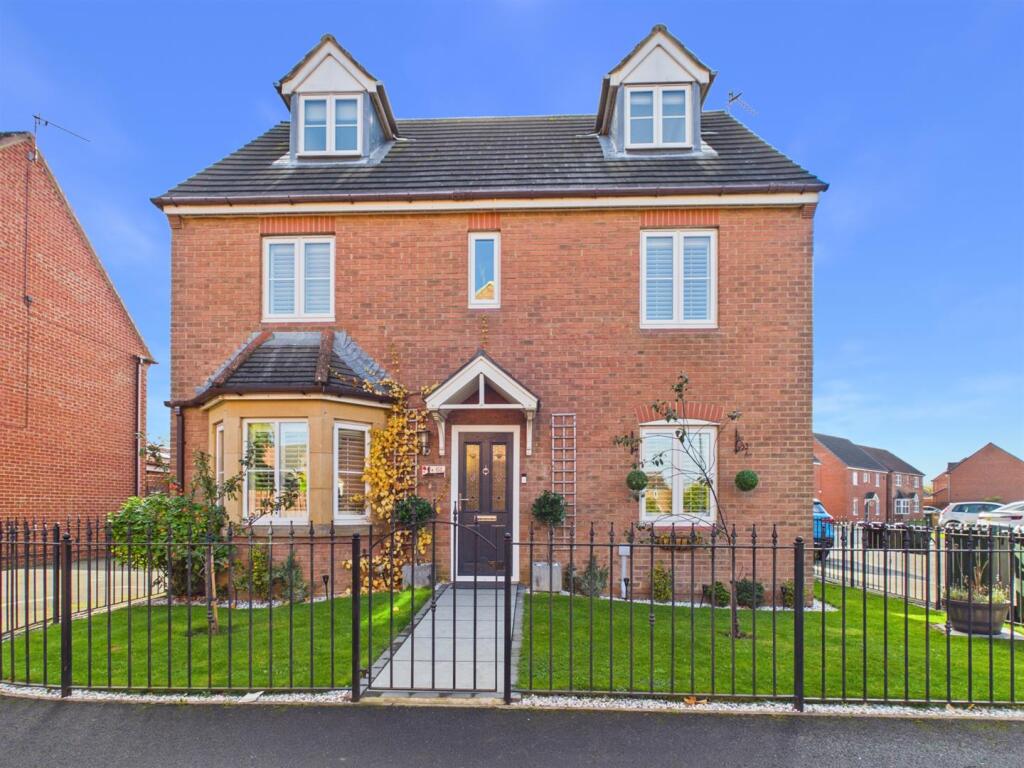 4-bed detached on Cloverfield, West Allotment, £399,950
