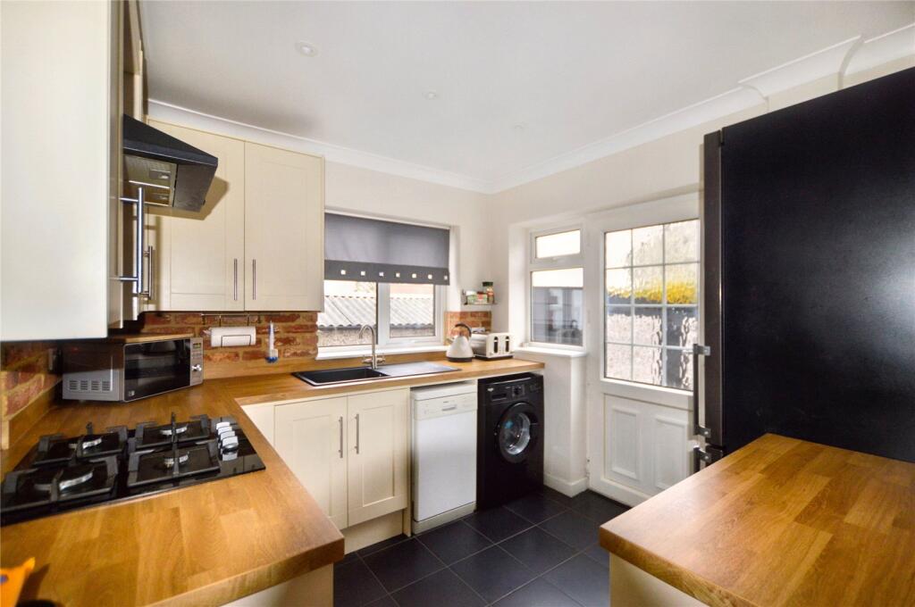 St. Lukes Close, Clifford, Wetherby, West Yorkshire photo 3