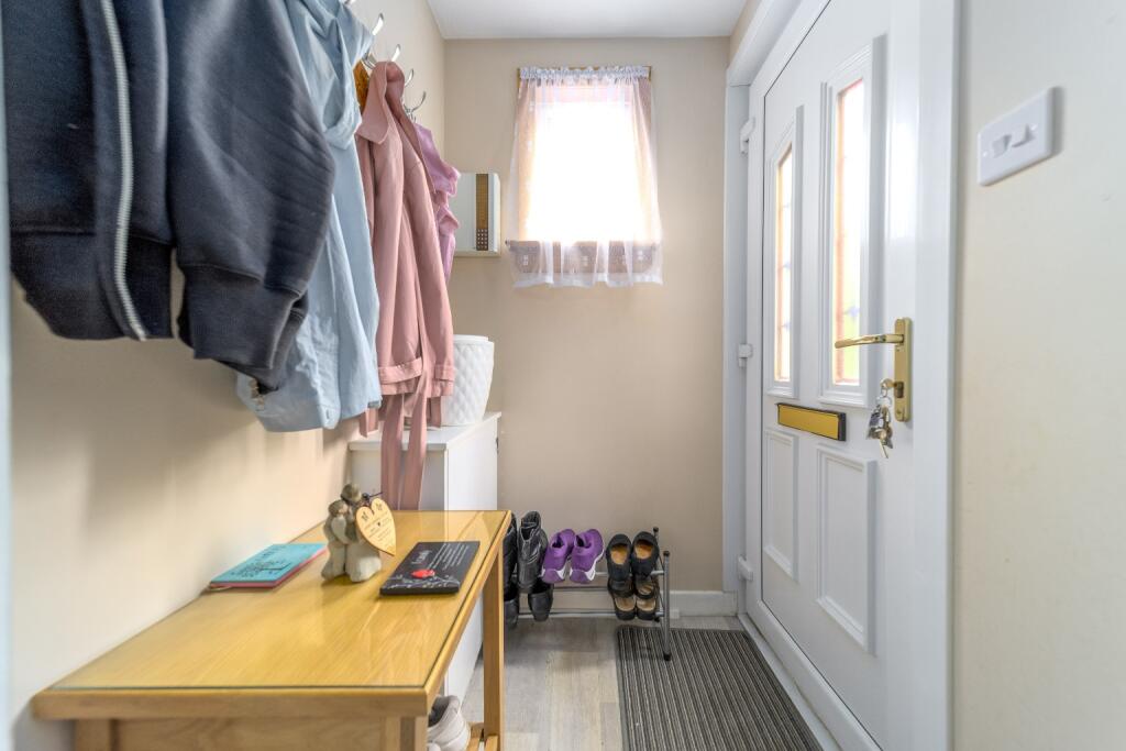 Strathbeg Drive, Dalgety Bay, KY11 photo 2