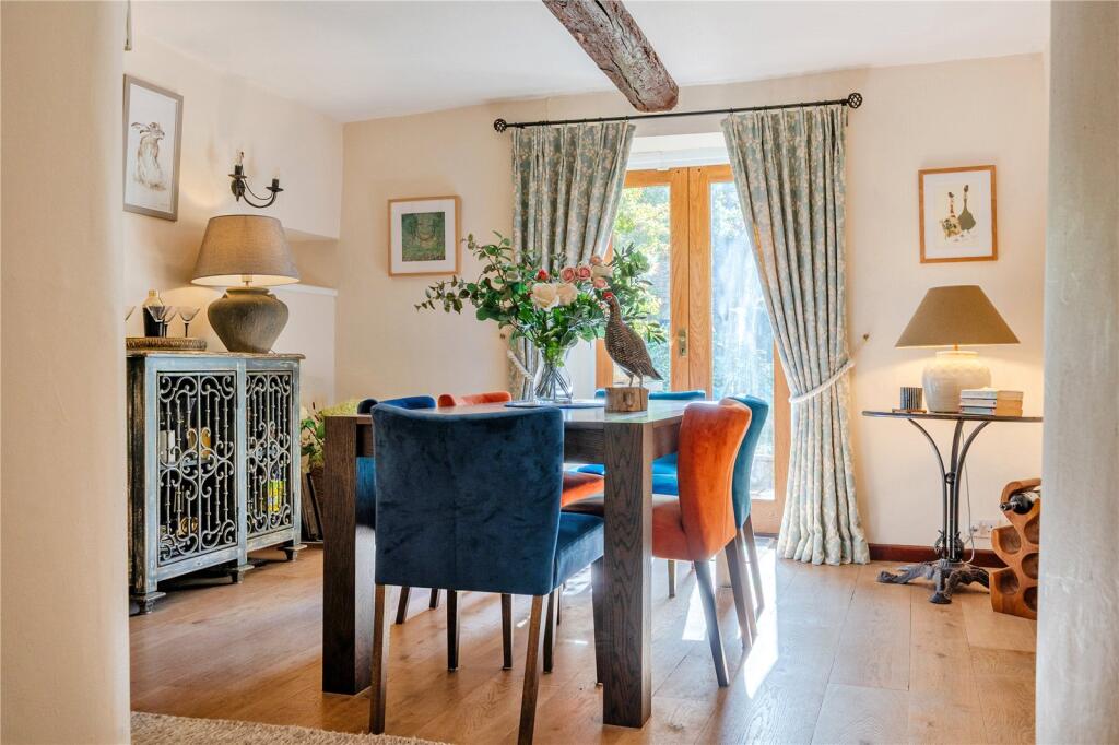 House in West Oxfordshire, Shipton-under-Wychwood - View 2