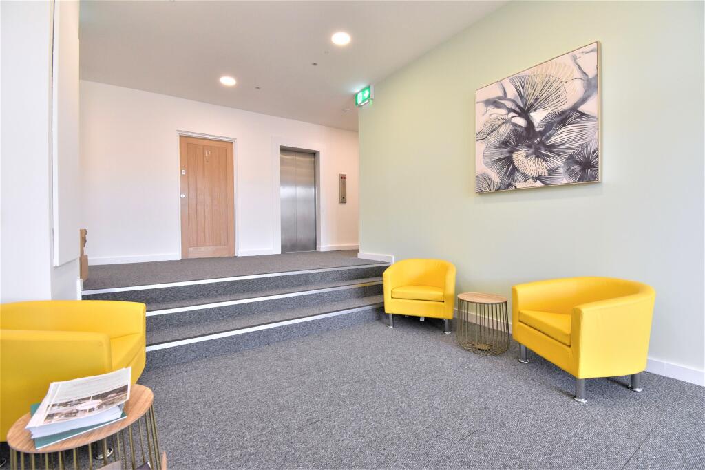 Apartment in Reigate and Banstead, Surrey - View 5