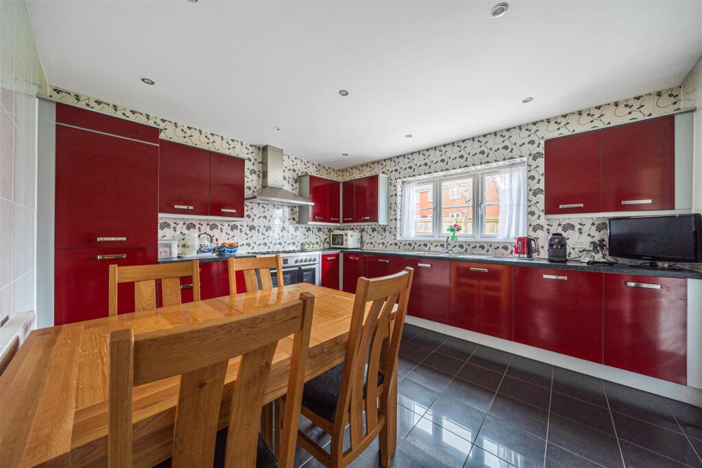 Russet Close, Wellington photo 3