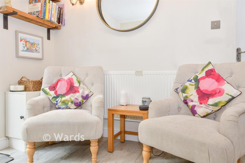 House in Ashford, Kennington - More