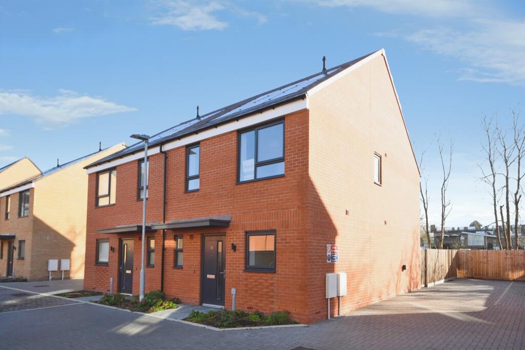Main image of property: Ghyllgrove Close, Basildon