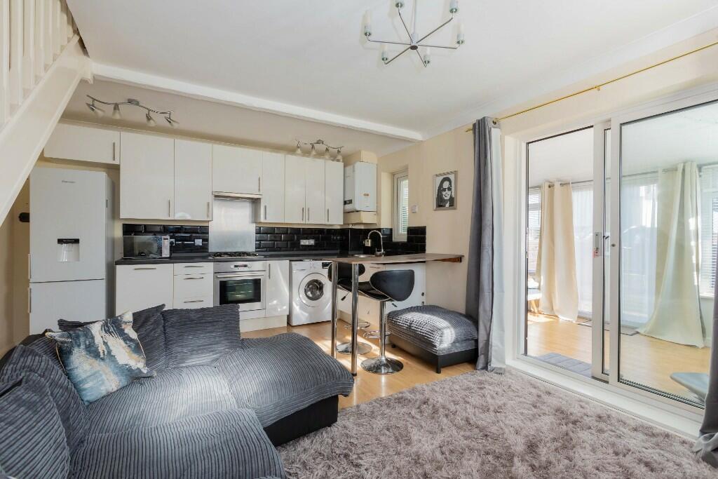 Haig Drive, Slough, Berkshire, SL1 photo 2