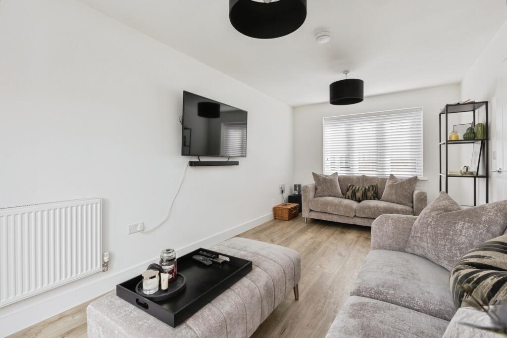 Cullyer Crescent, Wymondham, Norfolk, NR18 photo 4