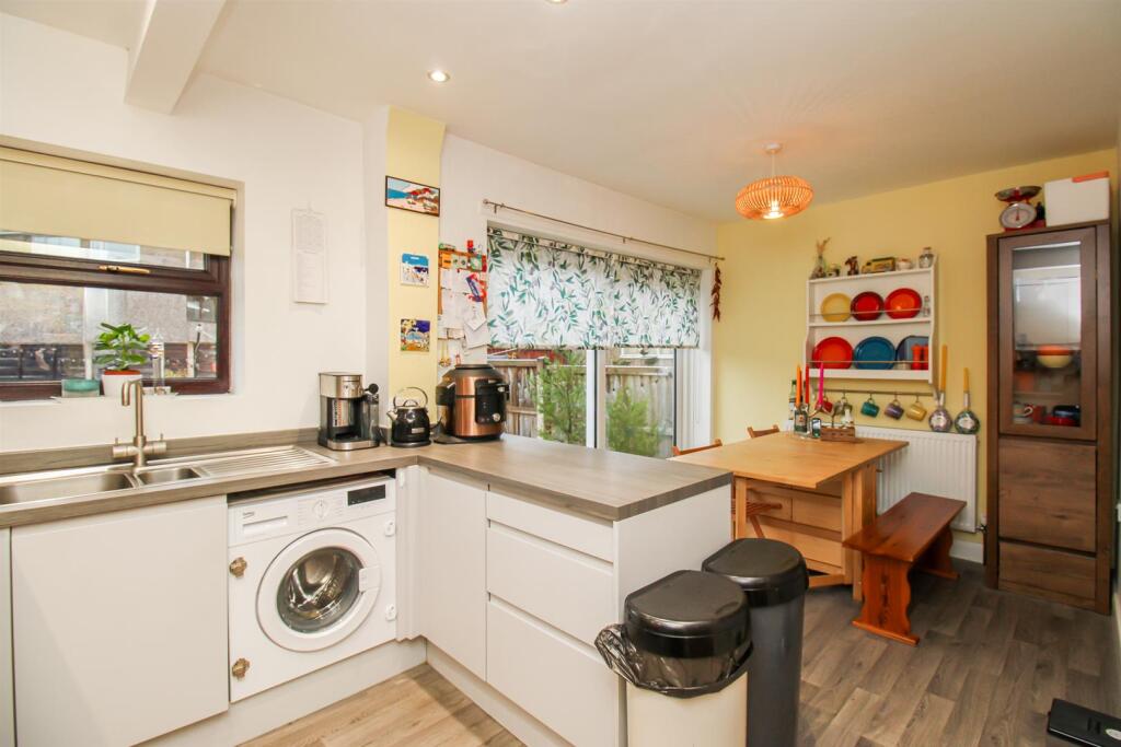Healey Crescent, Ossett photo 4