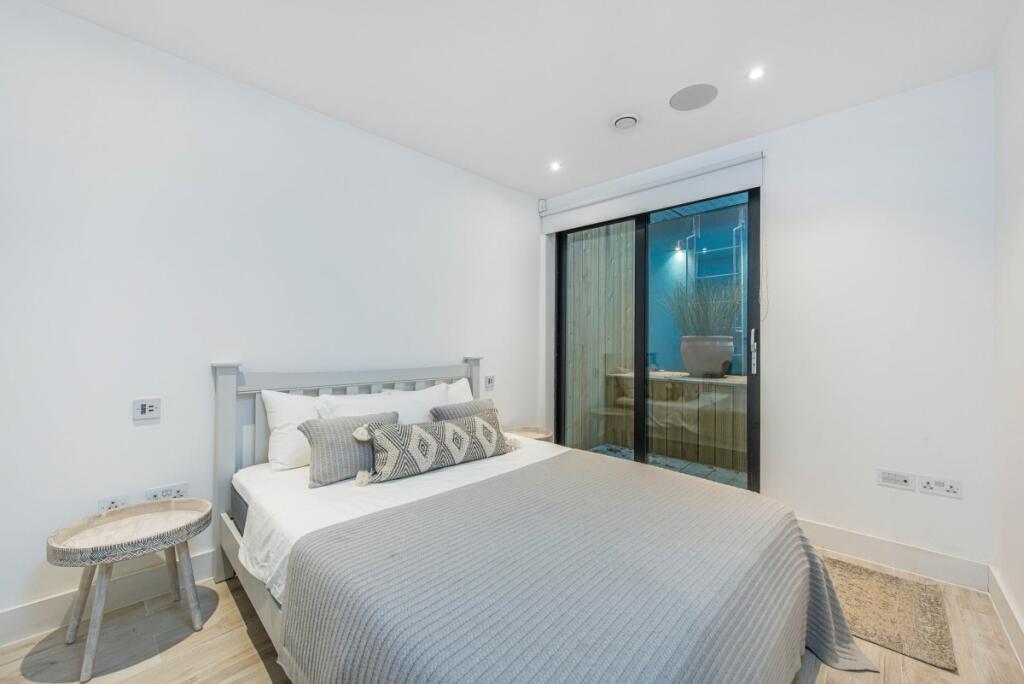 2 bedroom end of terrace house for rent
