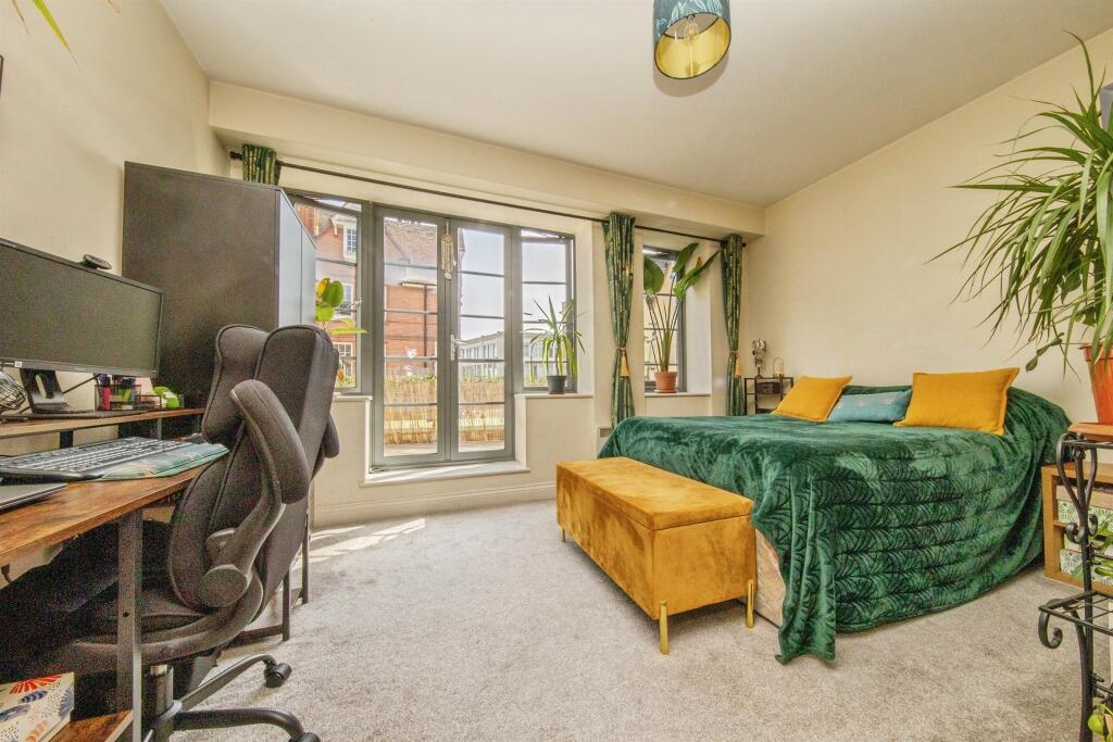 Apartment in Colchester, New Town - View 5
