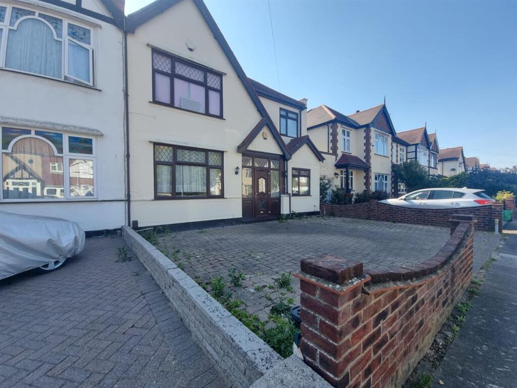 Main image of property: Tresco Gardens, Seven kings