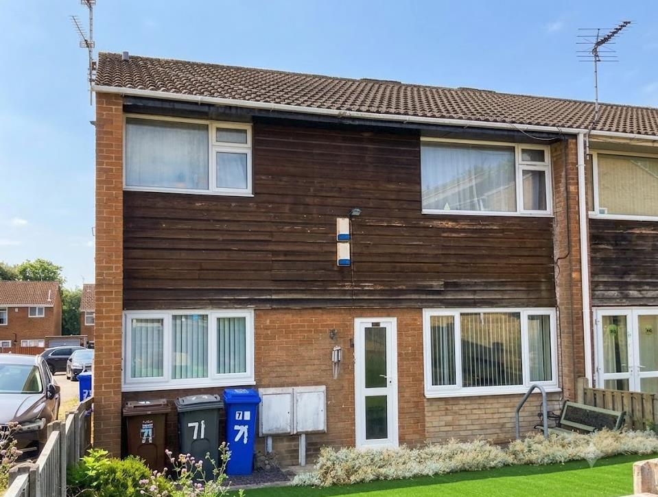 2-bed flat on Meadowcroft Gardens, Westfield, Sheffield, £85,000