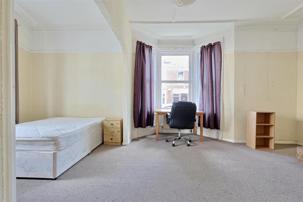 House in Newcastle upon Tyne, Cradlewell, Sandyford - More