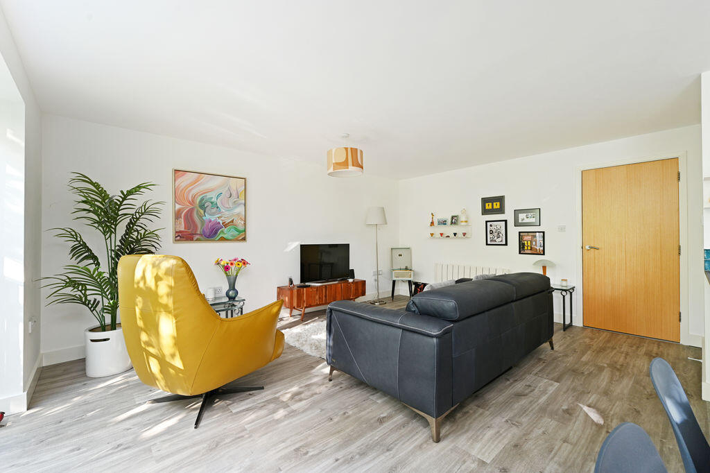 Apartment in Chesterfield, Derbyshire - View 2