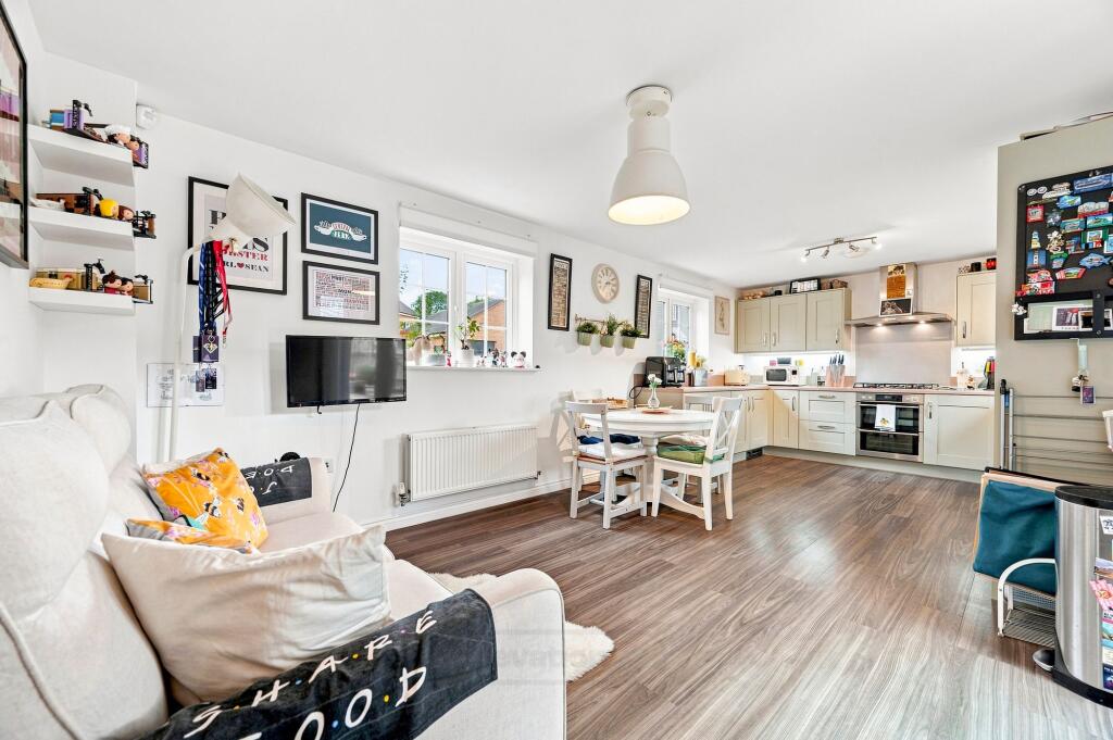 House in Houghton Regis, Bidwell, Woodside Estate - More