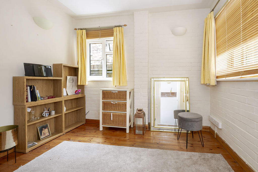 House in Tonbridge - More