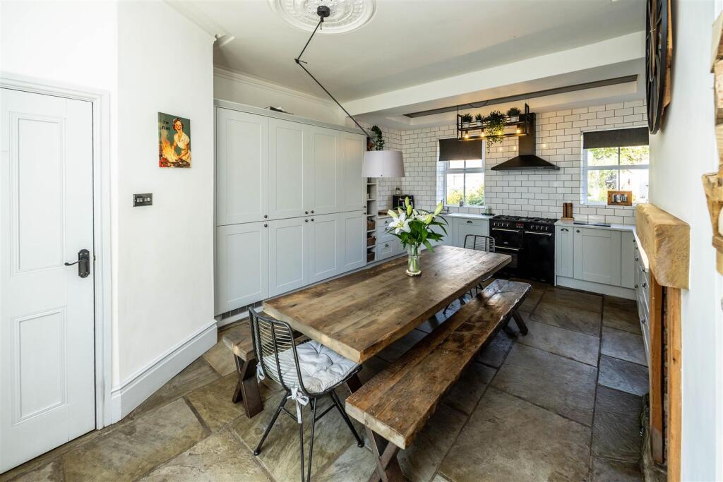 House in Bradford, West Yorkshire - View 4