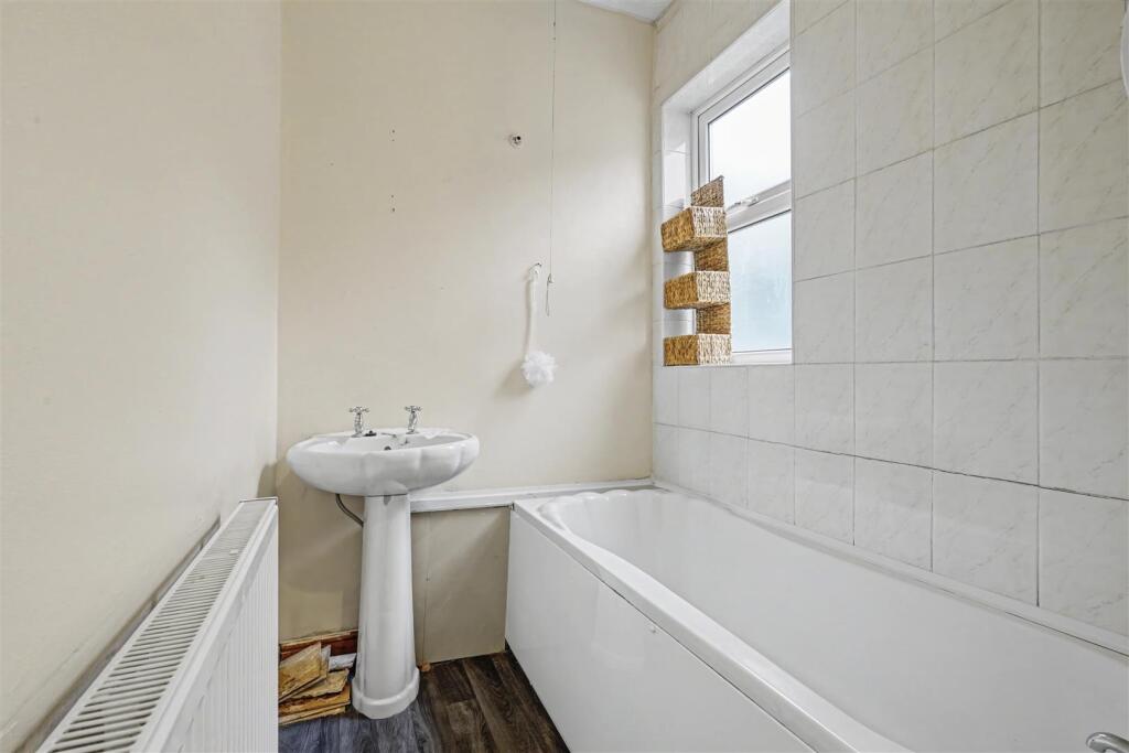 Bathroom 1_1.jpeg