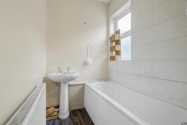 Bathroom 1_1.jpeg