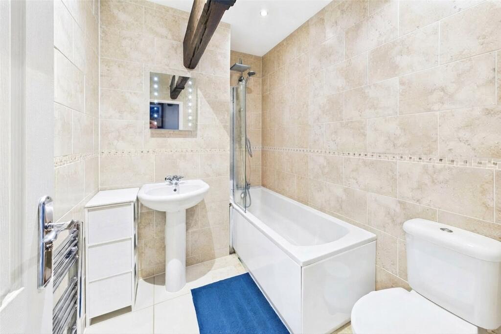 Apartment in Surrey Heath, Camberley - View 4