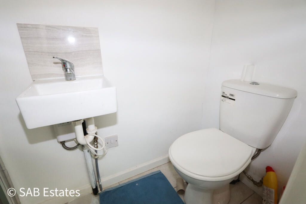 Thorn Close, Northolt, Northolt, UB5 6DJ photo 4