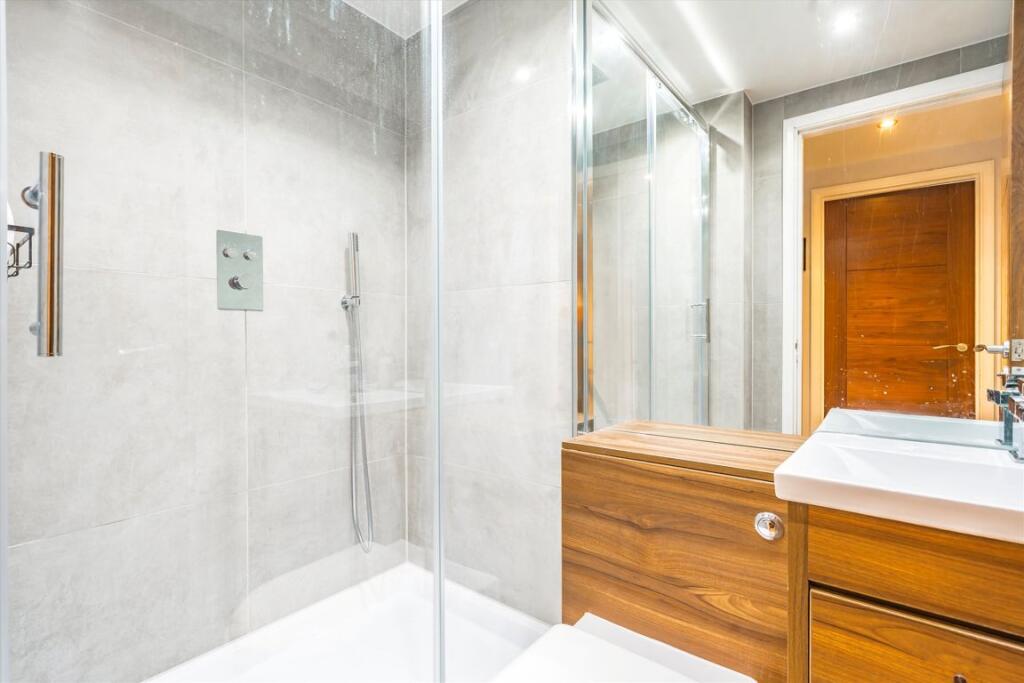 Apartment in London - View 5