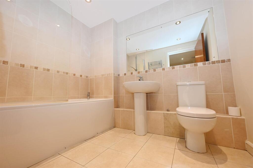 Apartment in Darlington - View 3