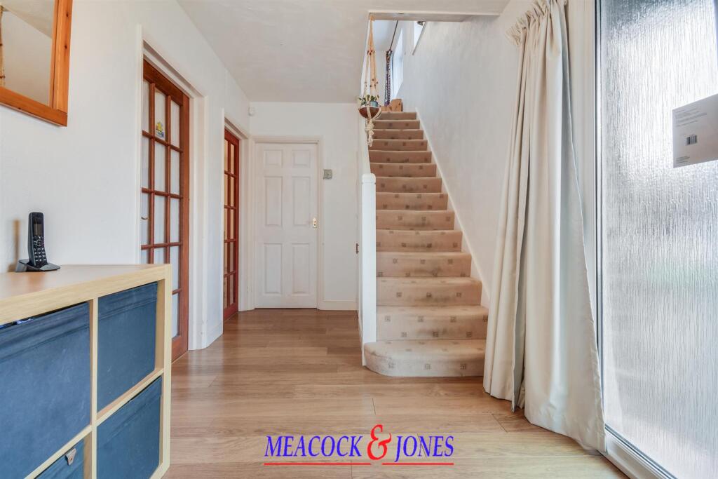 Highview Crescent, Hutton, Brentwood photo 3