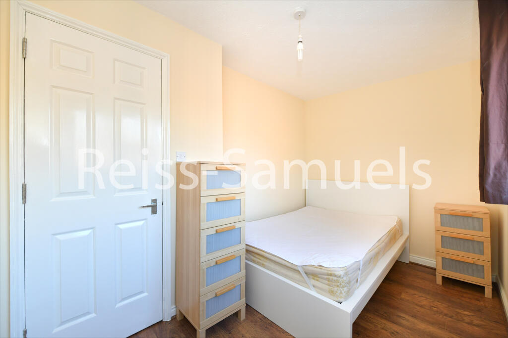 5 bedroom town house for rent