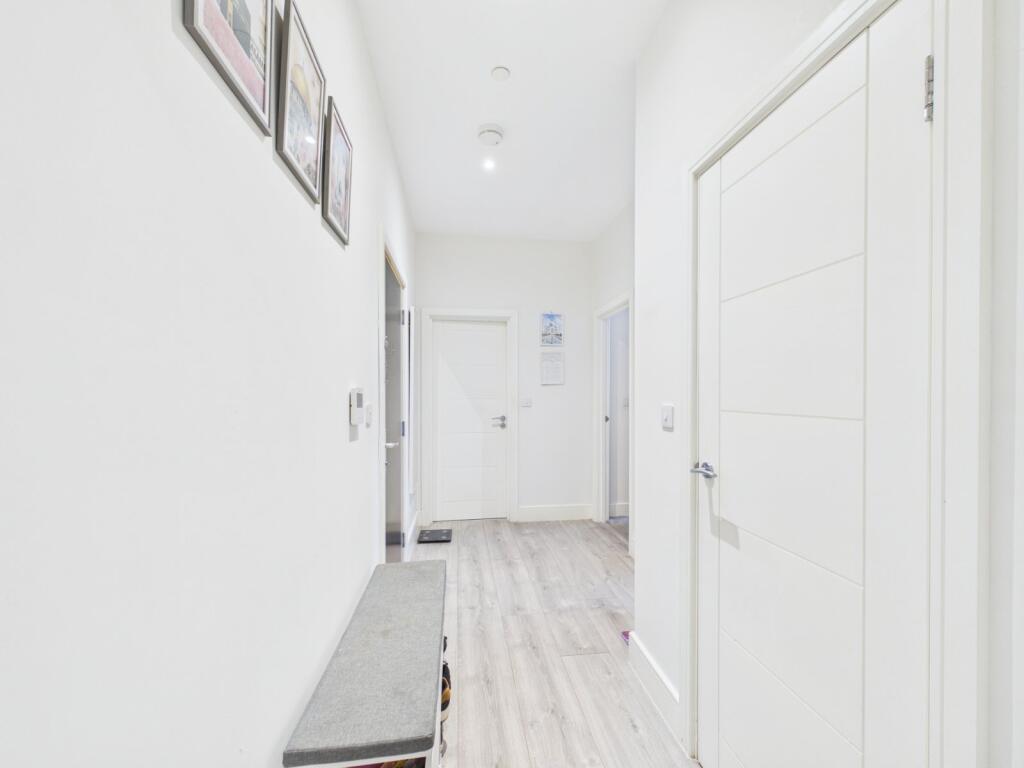 Apartment in Slough - View 3