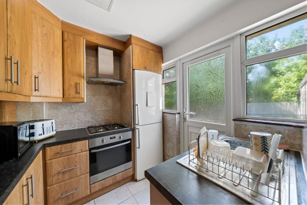 House in Kingston upon Thames - More