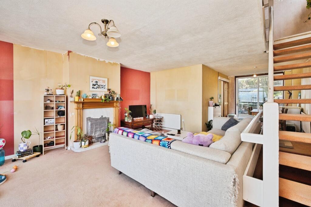 Additional image 4 of Yew Tree Close, Yeovil