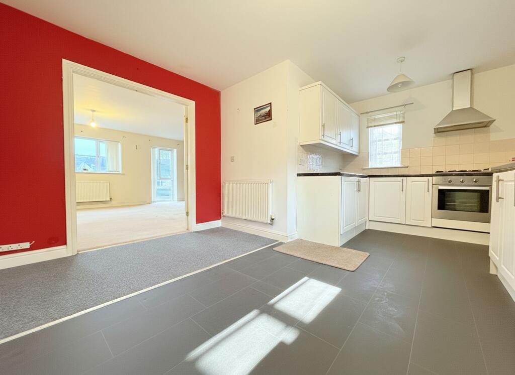 Bellcote Drive, Moldgreen, HD5 photo 4