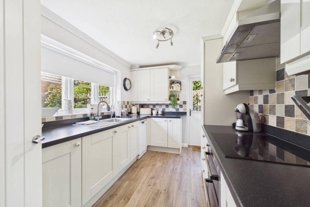 Field Close, Burghfield Common, Reading, Berkshire, RG7 photo 4