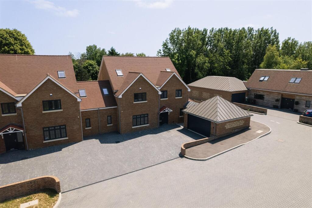 5-bed detached on Worth Lane, Little Horsted, £1,125,000