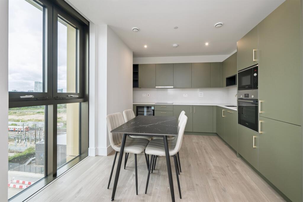 Apartment in London, TwelveTrees Park, West Ham - View 3