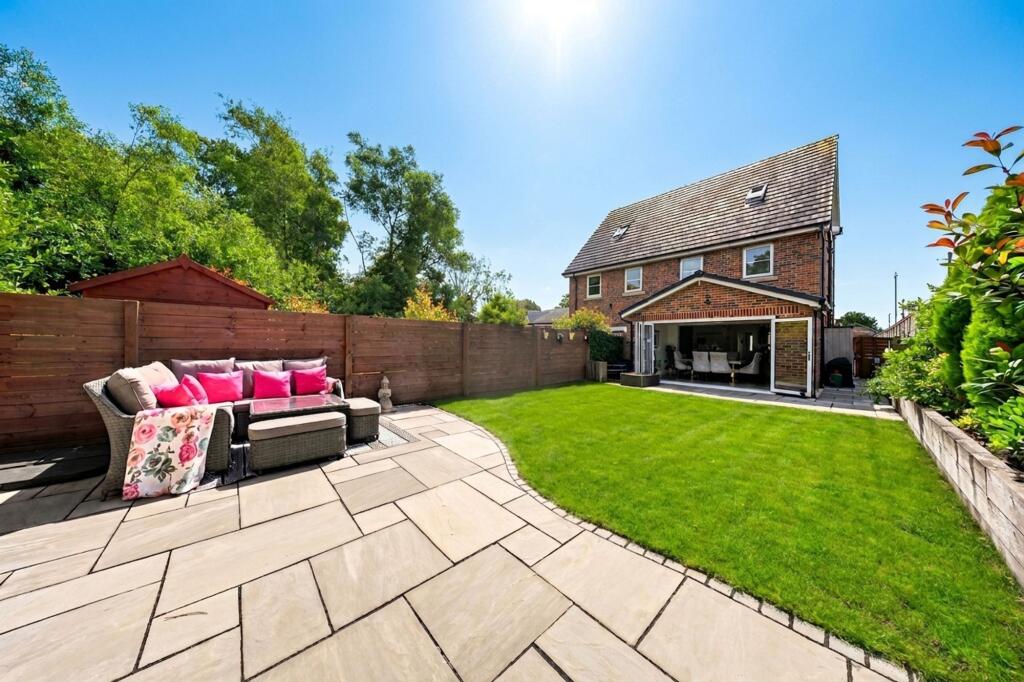 Frank Hornby Close, Maghull, L31 photo 4